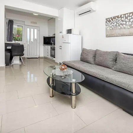 Maja Apartment *