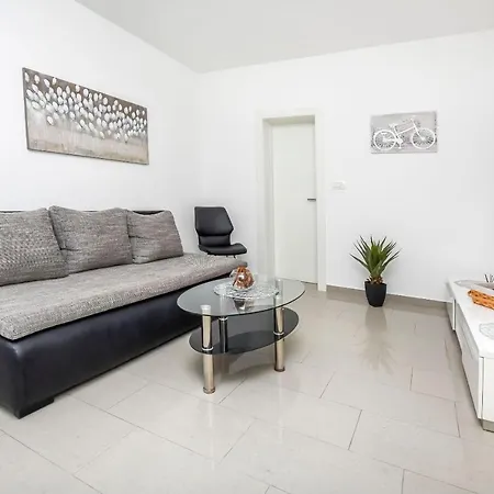 Apartment Maja