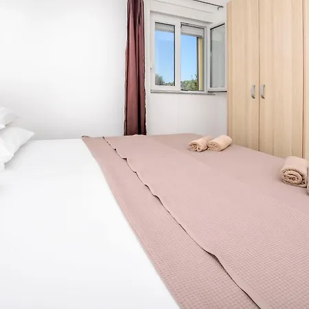 Apartment Maja *