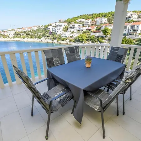 Maja Apartament *