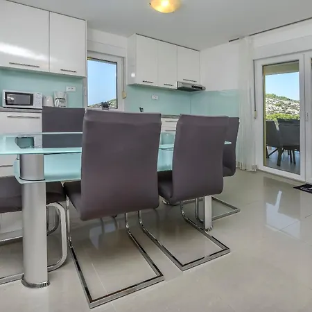 Maja Apartment *