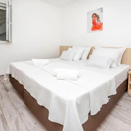 Apartment Maja *